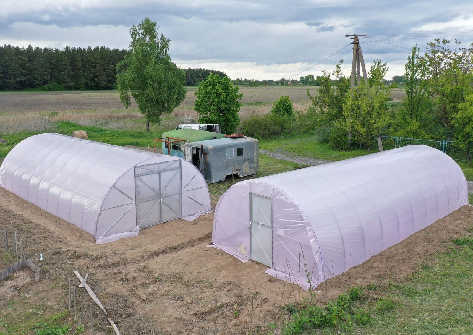 Купити Як уникнути заболочування в кутах теплиці?